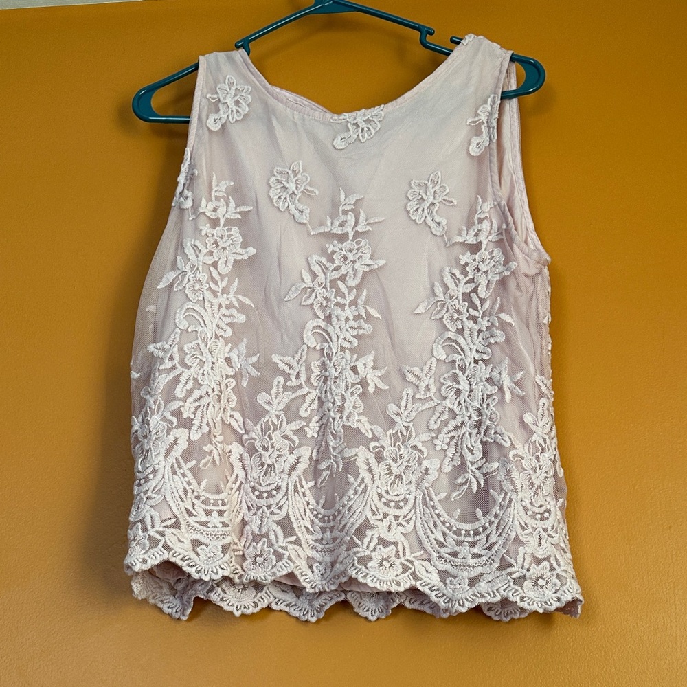 Chic Floral Lace Tank Top in Soft Pink